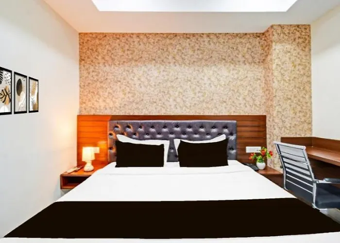 Hotel Green Leaf Near Sarath City Capital Mall & Hitec City, Google Office